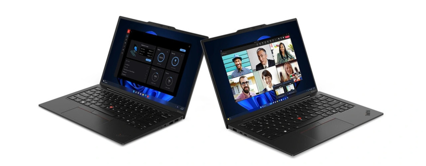 兩部 Lenovo ThinkPad X1 Carbon Gen 12 筆記簿型電腦，機身打開 90 度，其中一部開啟了多個應用程式，另一部則正在進行視像會議。